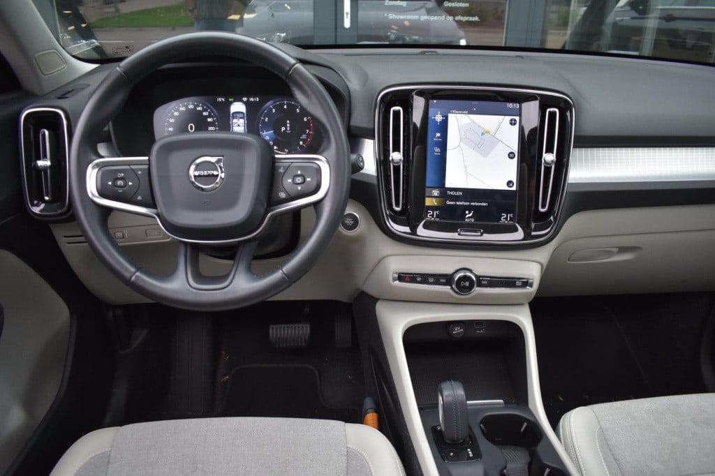 Volvo XC40 1.5 t3 momentum pro | pano | camera | apple carplay | android au