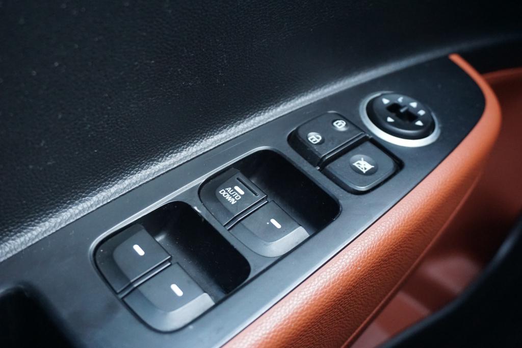 Hyundai I 10 1.0i i-motion comfort plus airco / elektr. ramen / nap