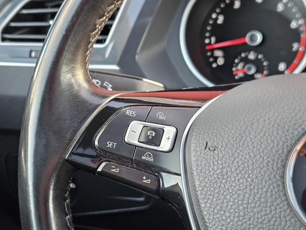 Volkswagen Tiguan 1.4 tsi act connected series | pano | acc