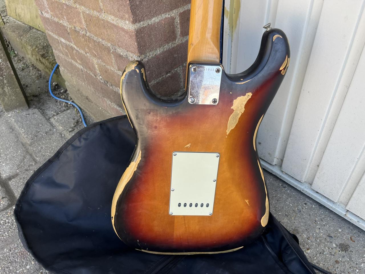 Squier Classic Vibe '60s Stratocaster Elektr Gitaar met hoes