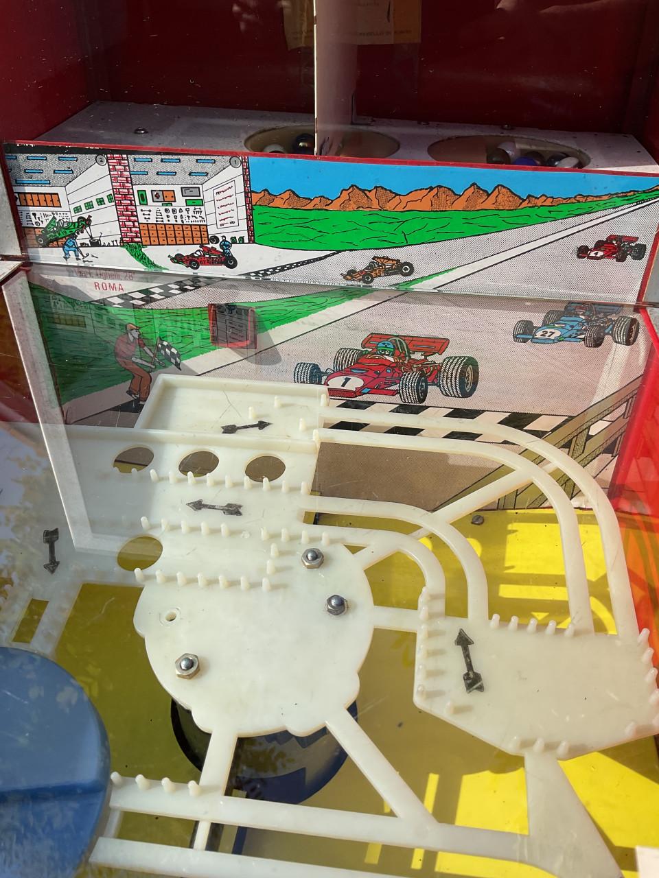 Vintage knikkerautomaat