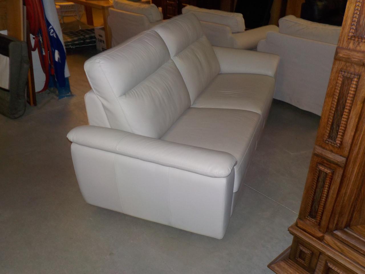 In vrijwel nieuwstaat mooie kwaliteit leren bank verstelbaar hoofdsteun