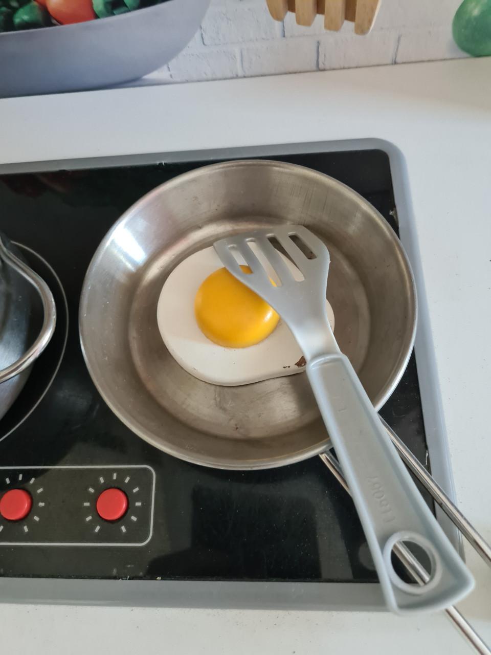 Houten speel keuken met geluiden , licht en ongeveer 150 accessoires