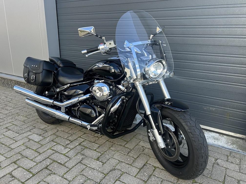 Suzuki M800 Intruder uit 2005 met 23dkm, windscherm/valbeugel etc €4500,-