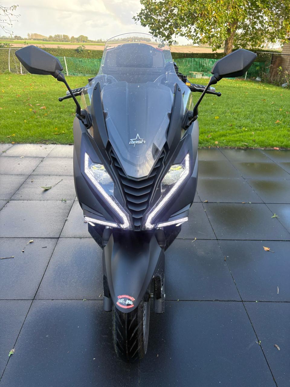 Mooie en fijne MASH Belena 300 Motor scooter met twee jaar garantie
