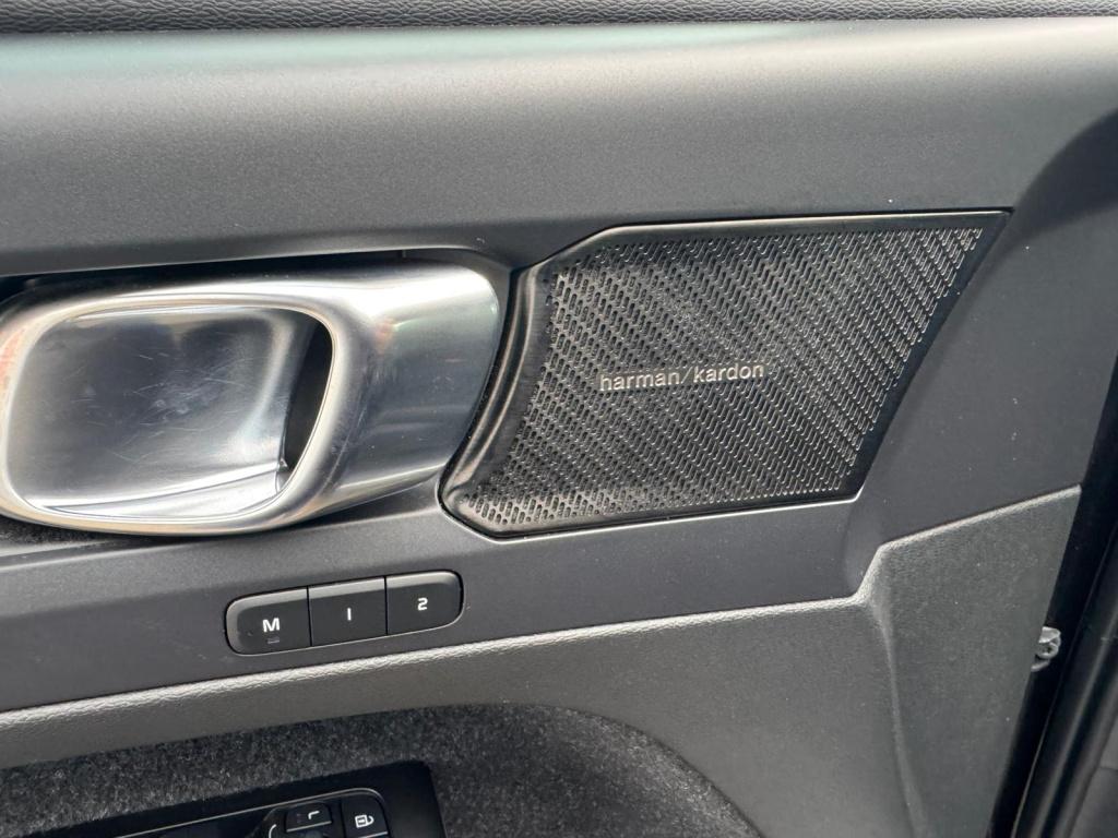 Volvo XC40 recharge p8 awd r-design