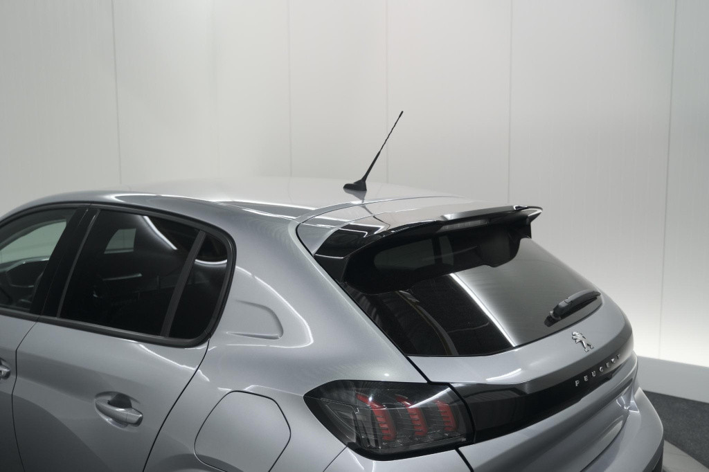 Peugeot 208 puretech 100 eat8 allure pack | camera | apple carplay | parkee