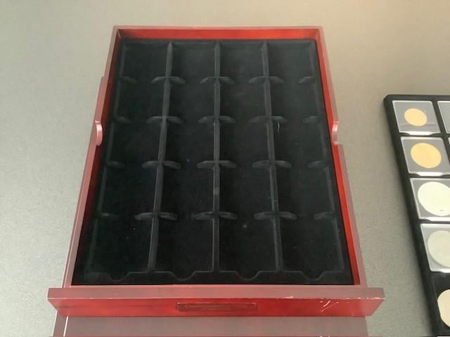 11 penningen / munten USA in luxe houten cassette.