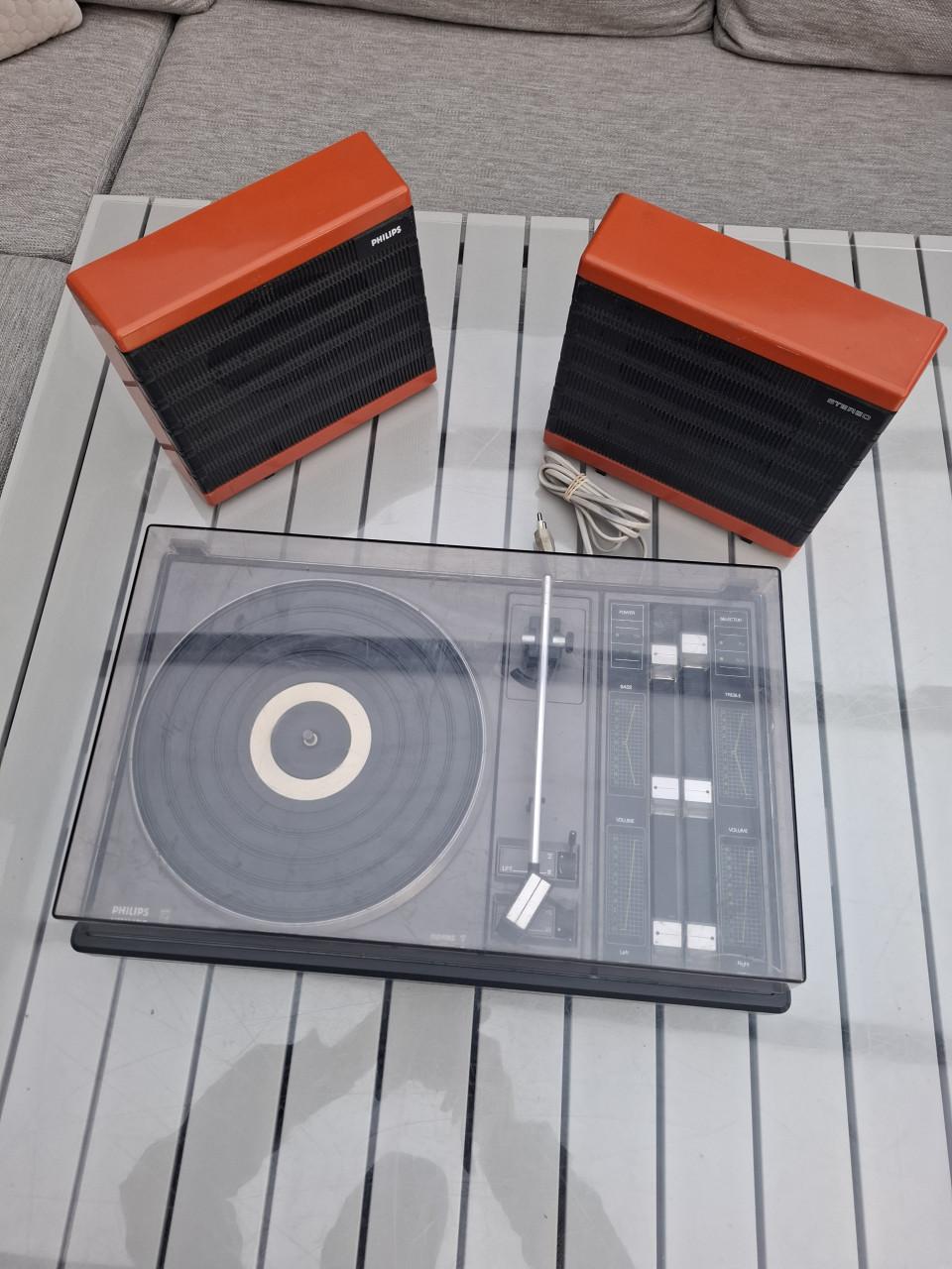 Philips 410 Platenspeler met speakers