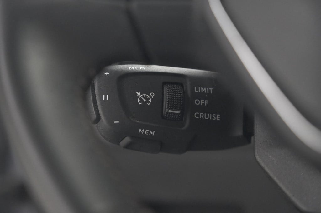 Peugeot 5008 puretech 130 eat8 active pack | 7 zitplaatsen | camera | apple