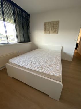 Bed 140x200 cm wit met verstelbare bodems