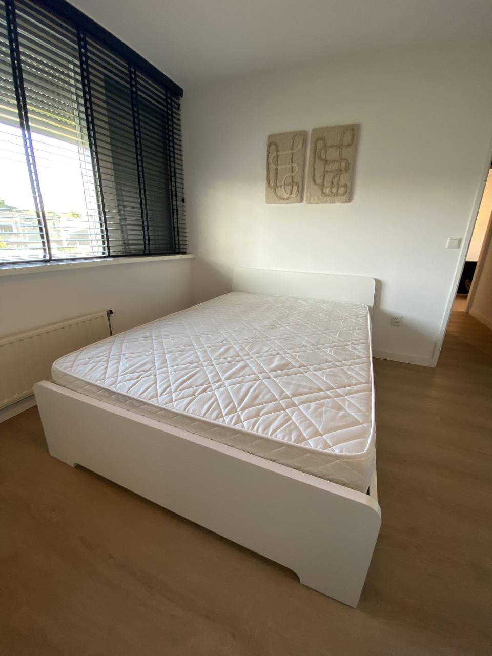 Bed 140x200 cm wit met verstelbare bodems