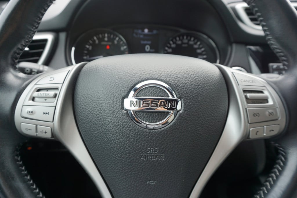 Nissan Qashqai 1.2 tekna climate / navi / camera / pano. / cruise / trekhaa
