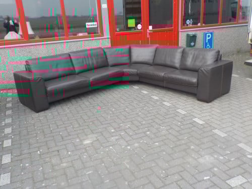 Mooie kwaliteit leren extreem grote hoekbank325 x 295 cm in goede staat
