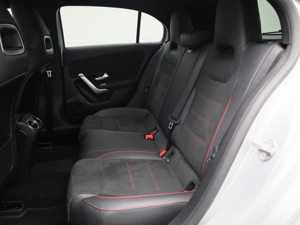 Mercedes-Benz A-Klasse 180 business solution amg | automaat | half leder | 
