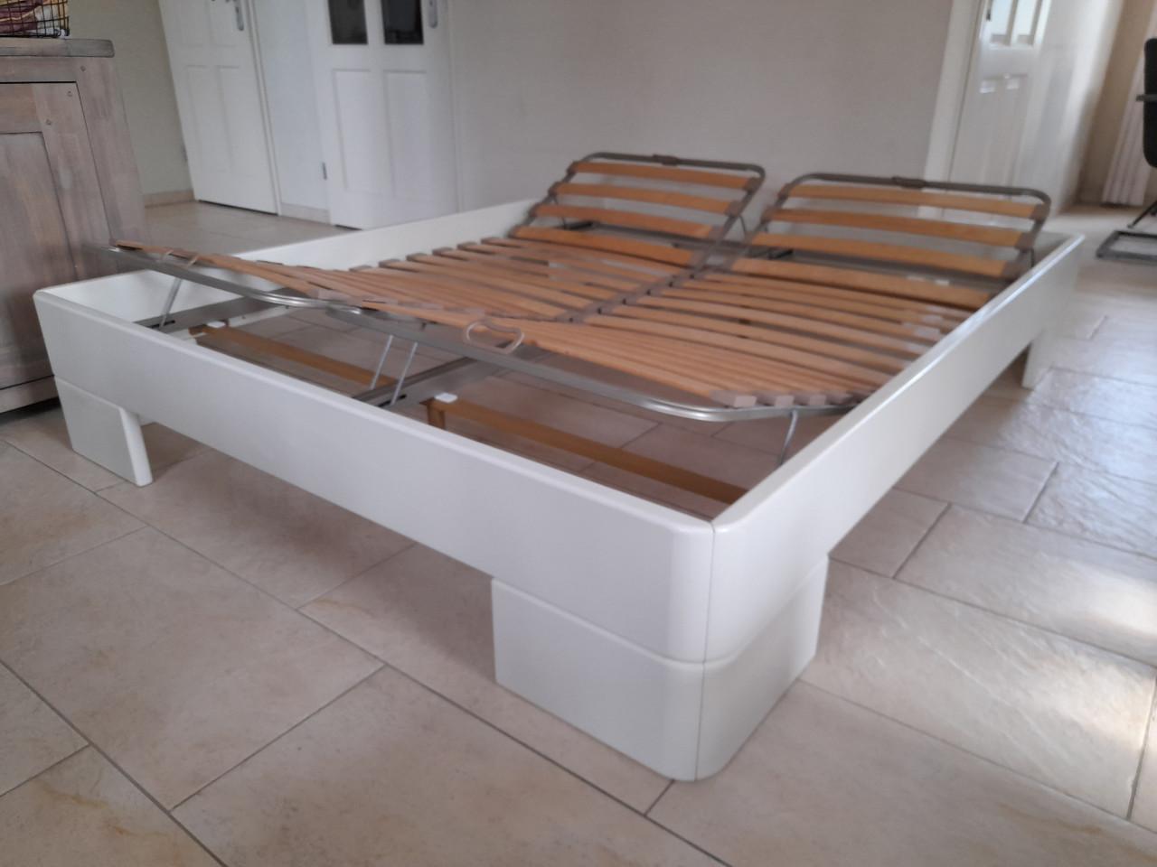 2 Persoons bed 160 x 200 (in goede staat )
