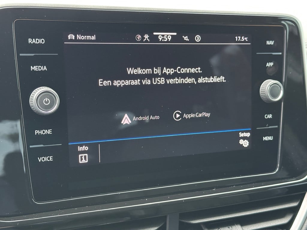 Volkswagen T-roc 1.5 tsi 150pk r-line | navi | camera | ergo stoel | alcant
