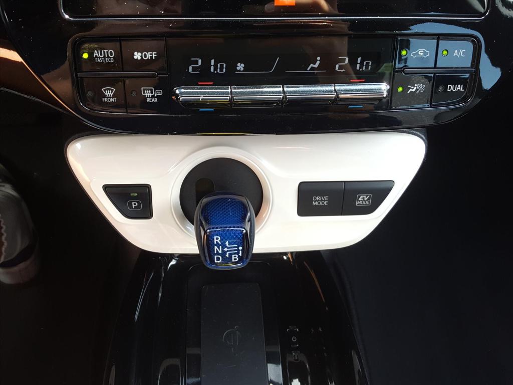 Toyota Prius 1.8 full hybrid 122pk aut active | navi | bt | cruise & climat