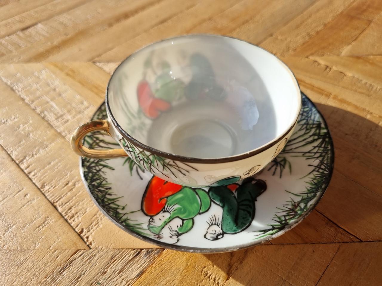 Prachtige Chinese kop-en-schotelset