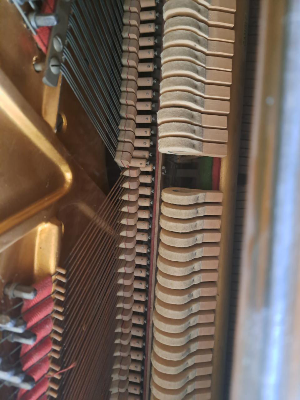 Piano moet weg 250 euro met kruk