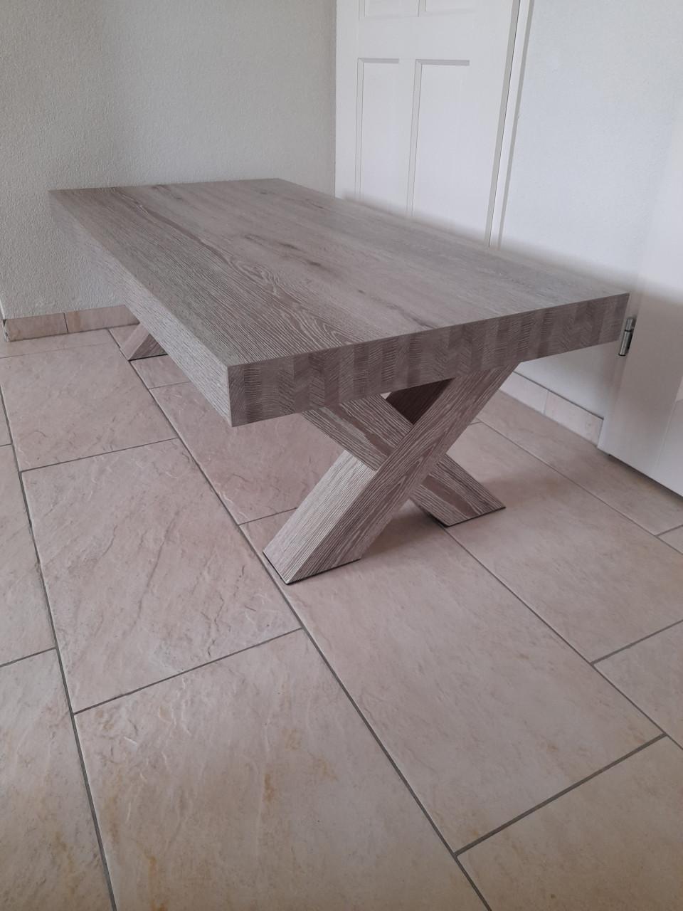 Prachtige salon tafel 68 x 135 x 44H (z.g.a.n.)  Materiaal : Melamine