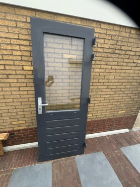 Hardhouten buitendeur met dubbelglas