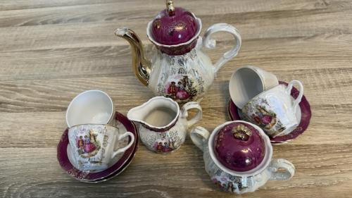 Antiek servies in zeer goede staat