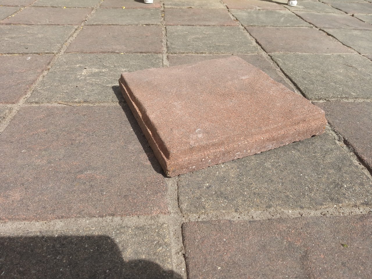 Terrastegels, betonbanden en stenen