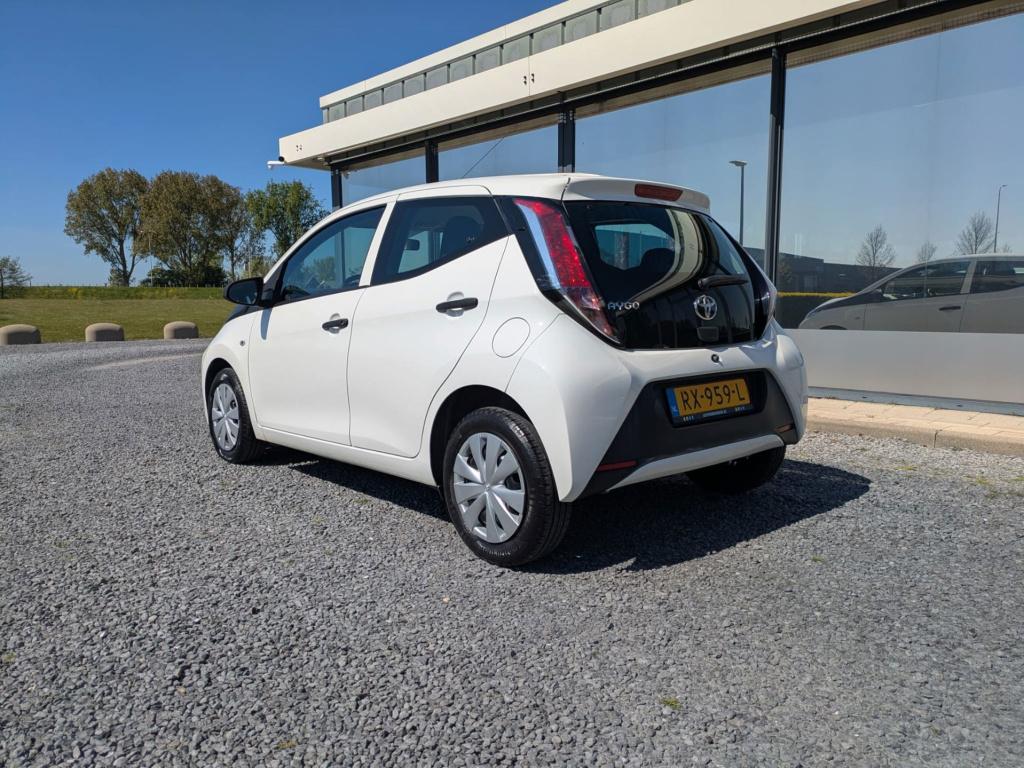 Toyota Aygo 1.0 vvt-i x-fun | 5 deurs | airco | bluetooth