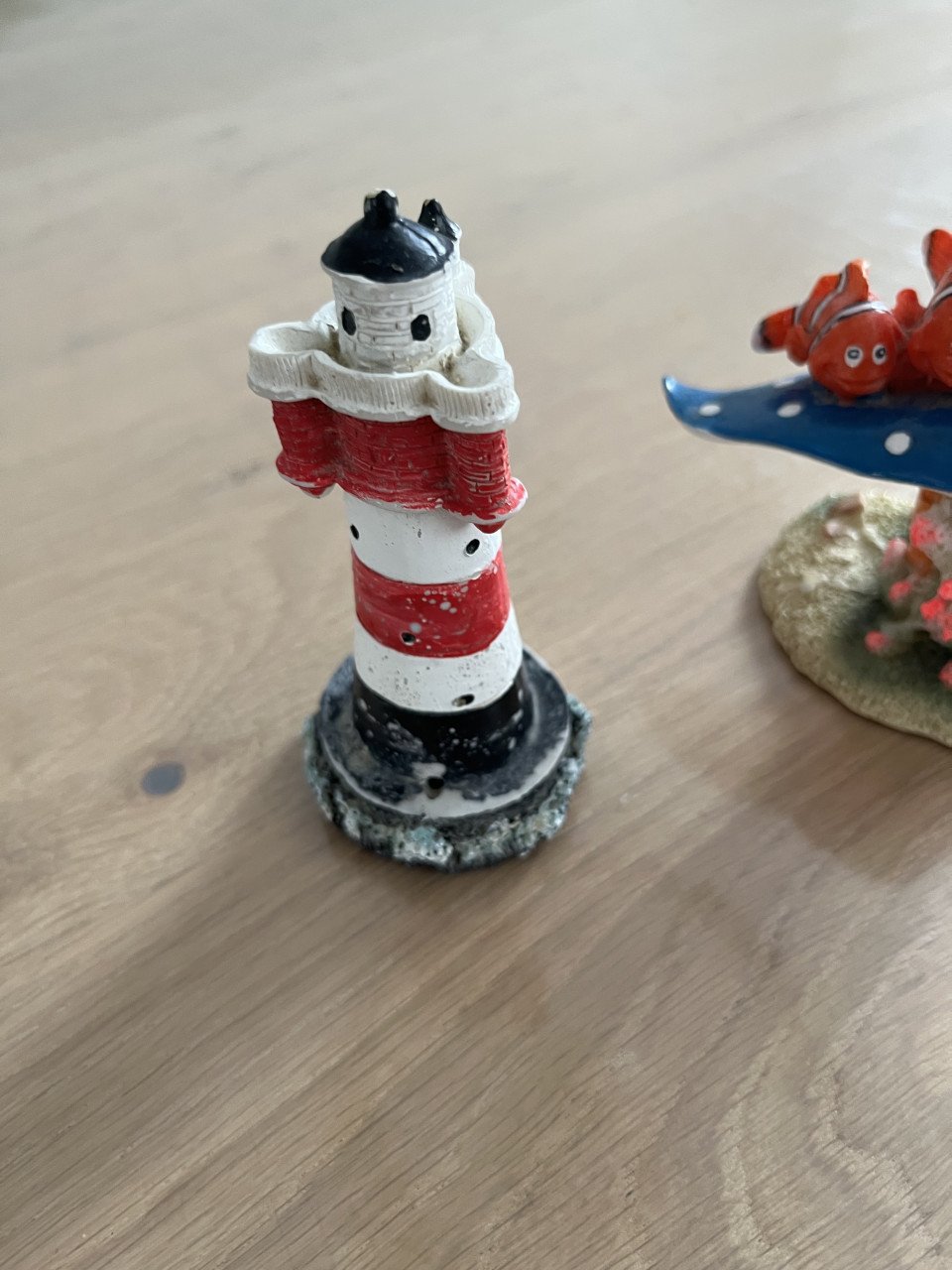 Vissenkom, 35/23/26 cm. Inclusief drie sier elementen