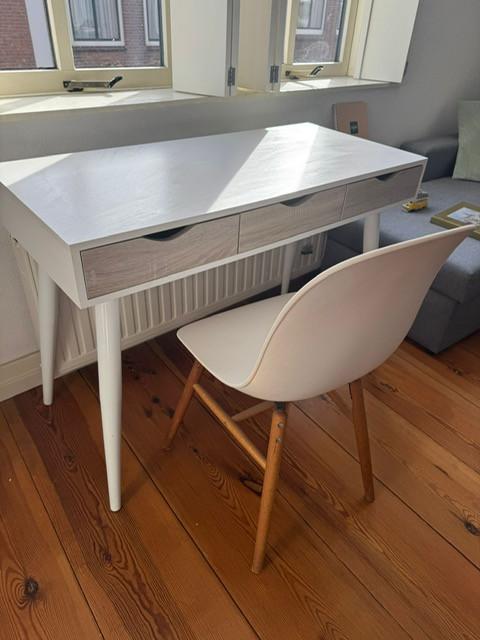 Bureau met stoel