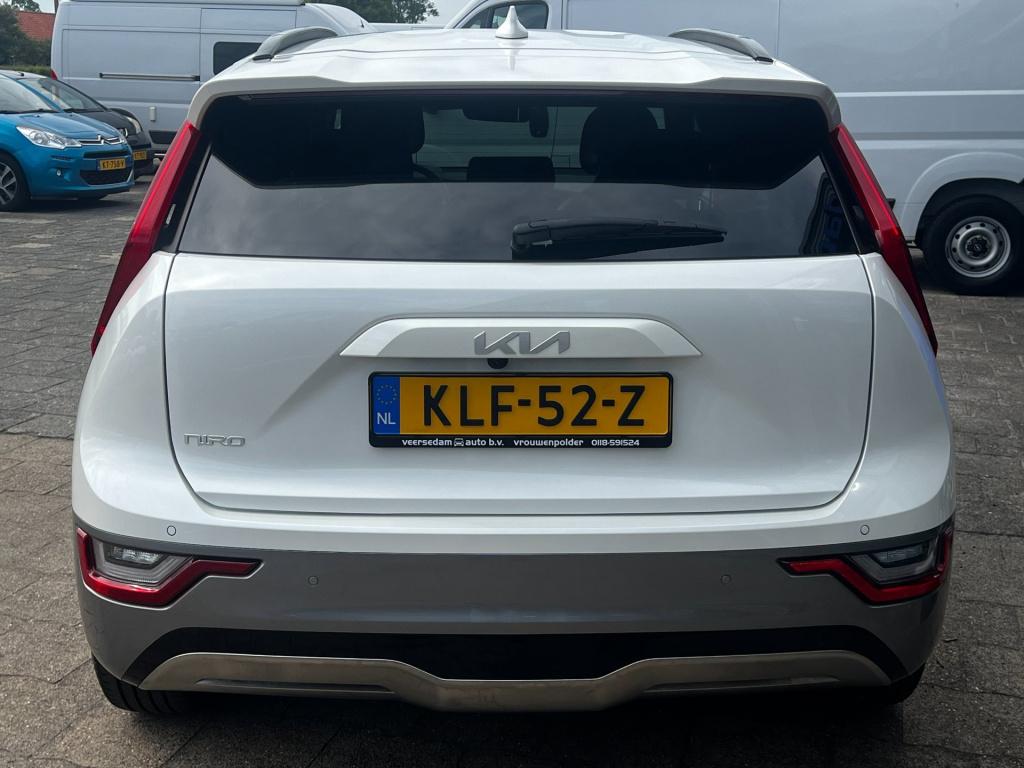 Kia Niro Ev executiveline 64.8 kwh full option, trekhaak afn. pearl white