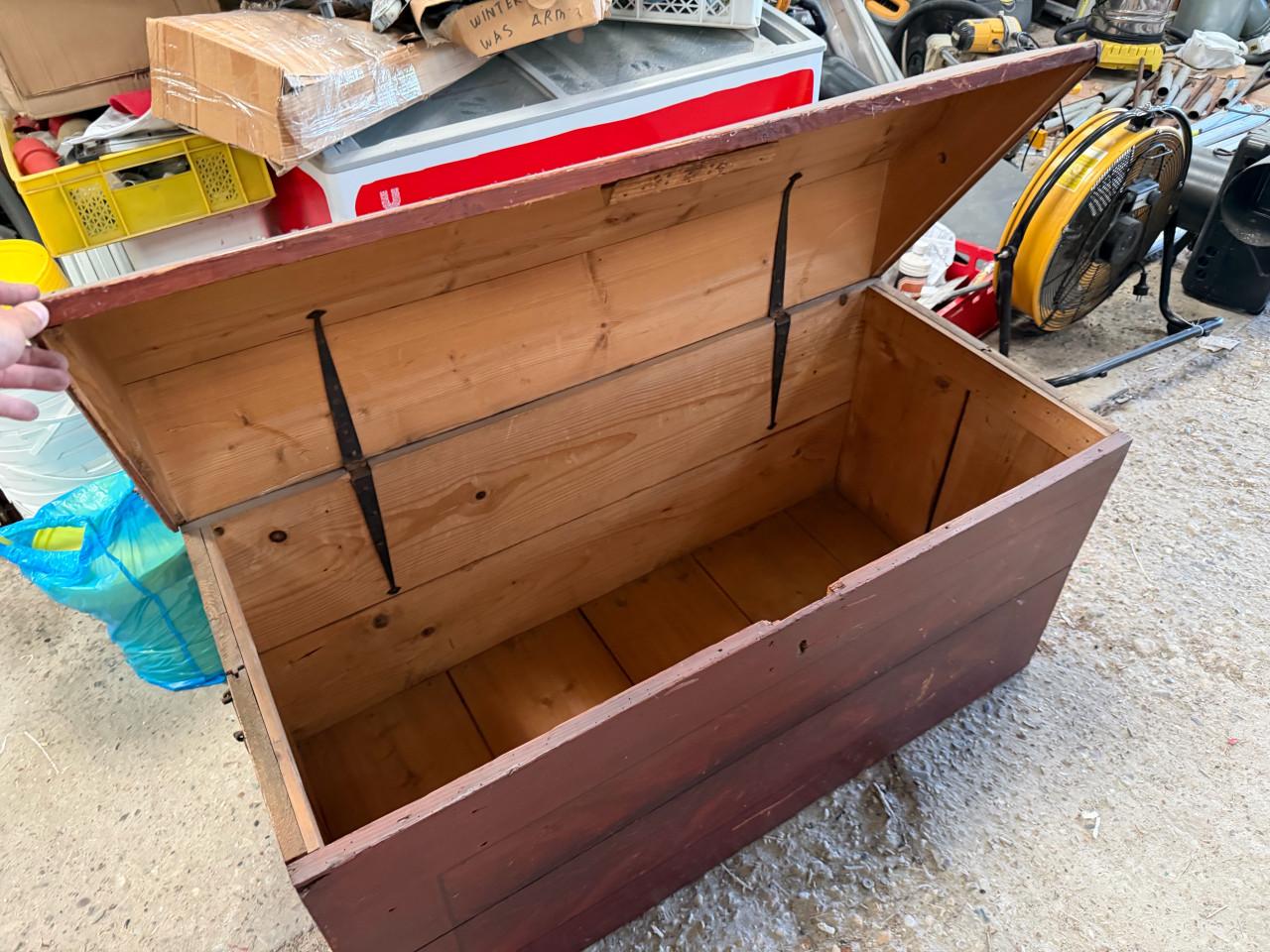 2 grote vintage schatkisten / kledingkisten