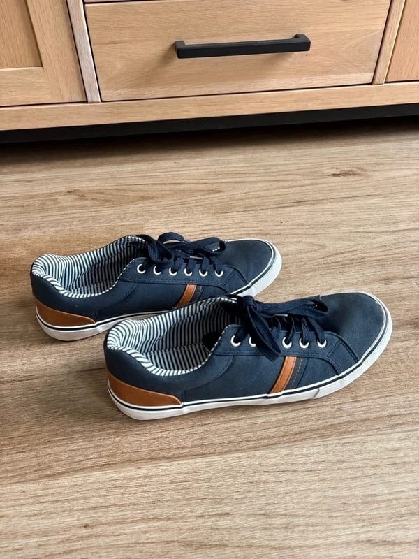 Marineblauwe sneakers maat 42 👟