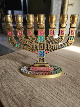 Prachtige kleurrijke joodse kandelaar, jerusalem/shalom...