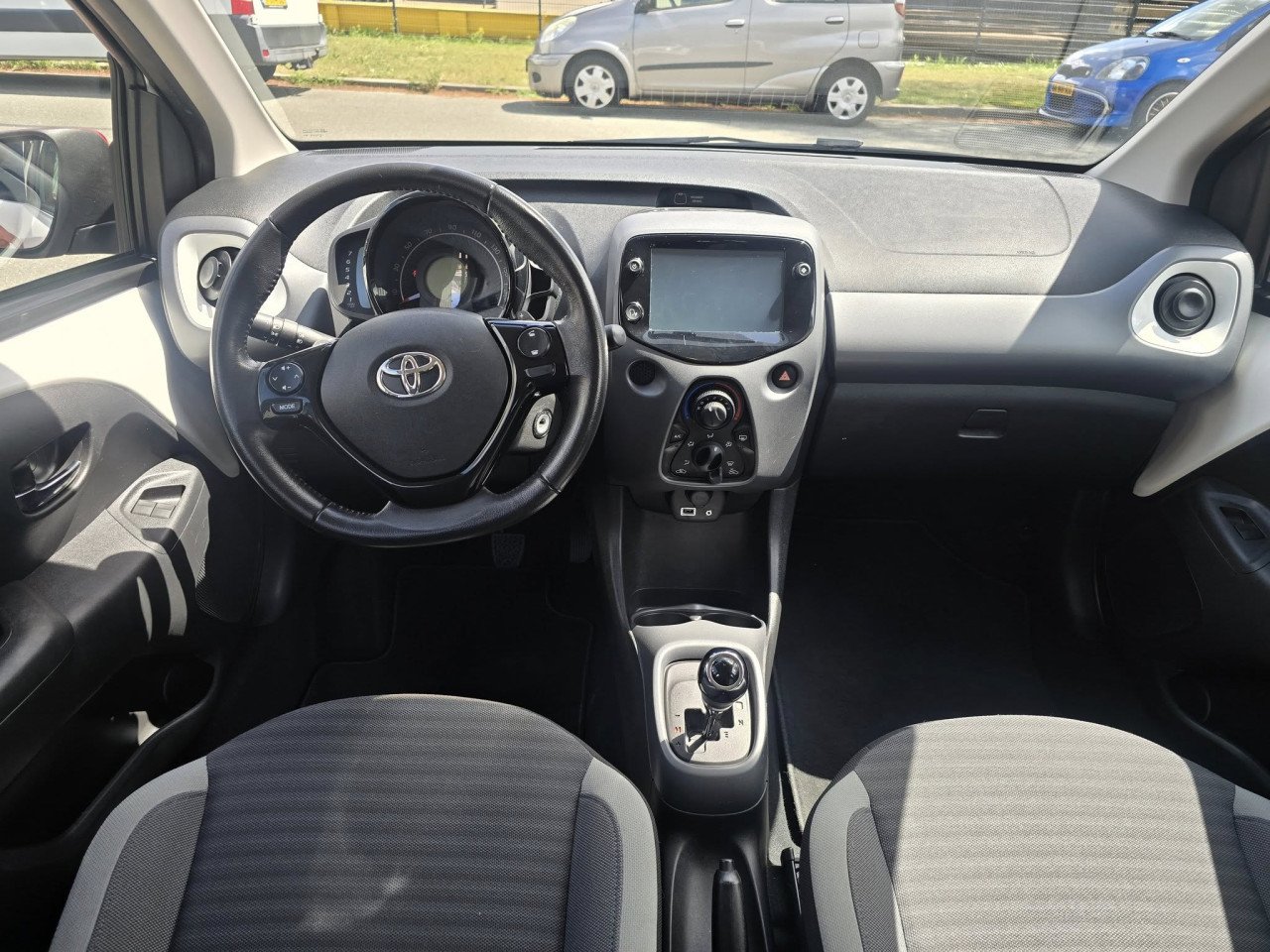 Toyota aygo 1.0 VVT-i x- city  AUTOMAAT!!!!! km13650