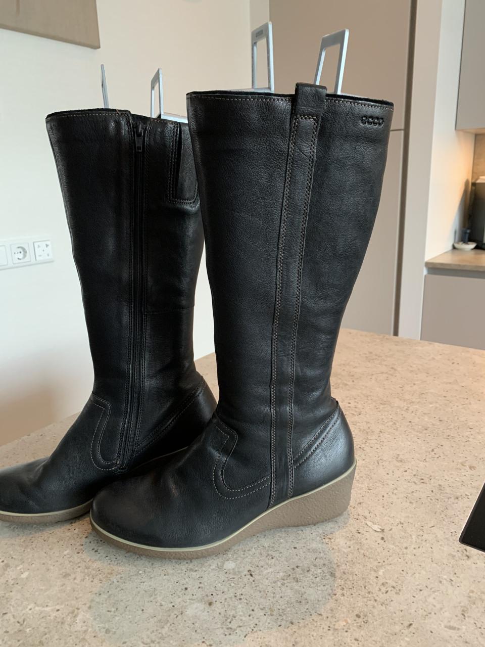 ✨Twee Paar Zo Goed Als Nieuwe Lederen Dames Laarzen✨Footnotes en Ecco.