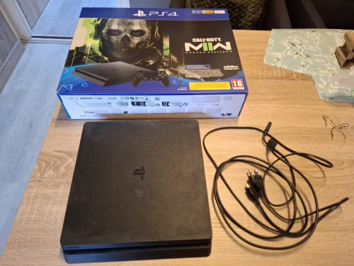 Te koop playstation 4 slim 500gb call duty versie