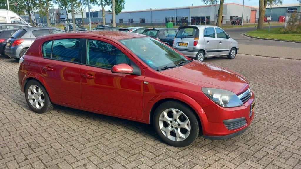 Opel Astra 1.6 essentia