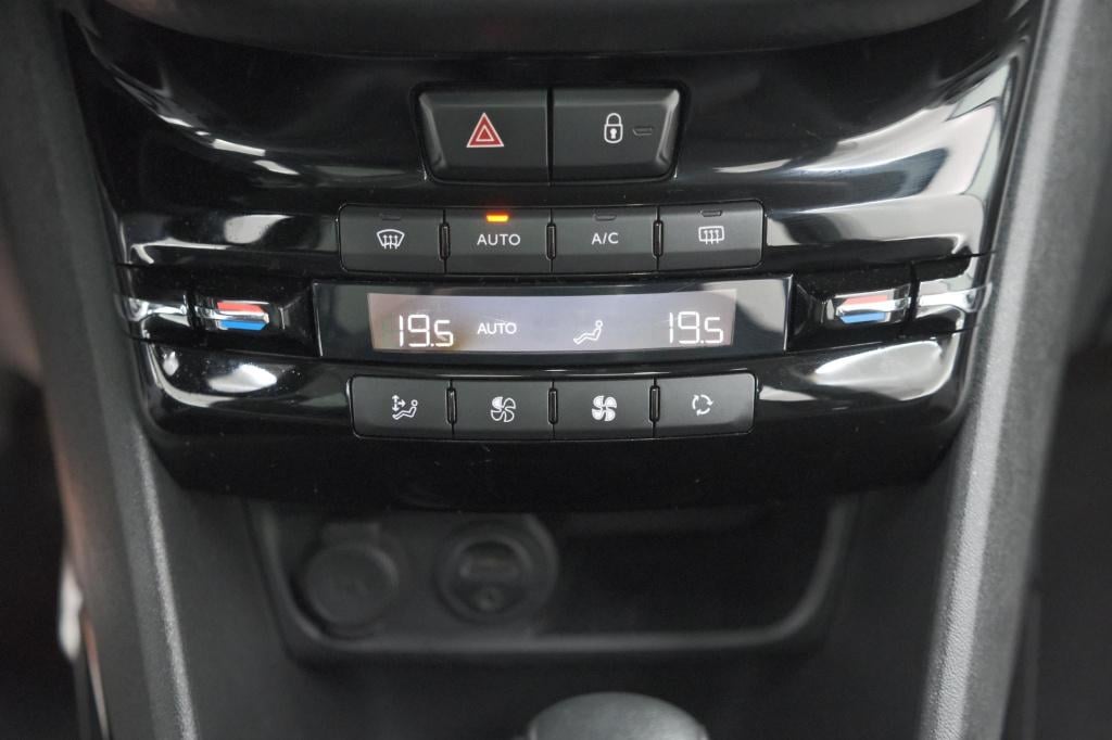 Peugeot 2008 puretech 110 eat6 gt | trekhaak | camera | panoramadak | apple