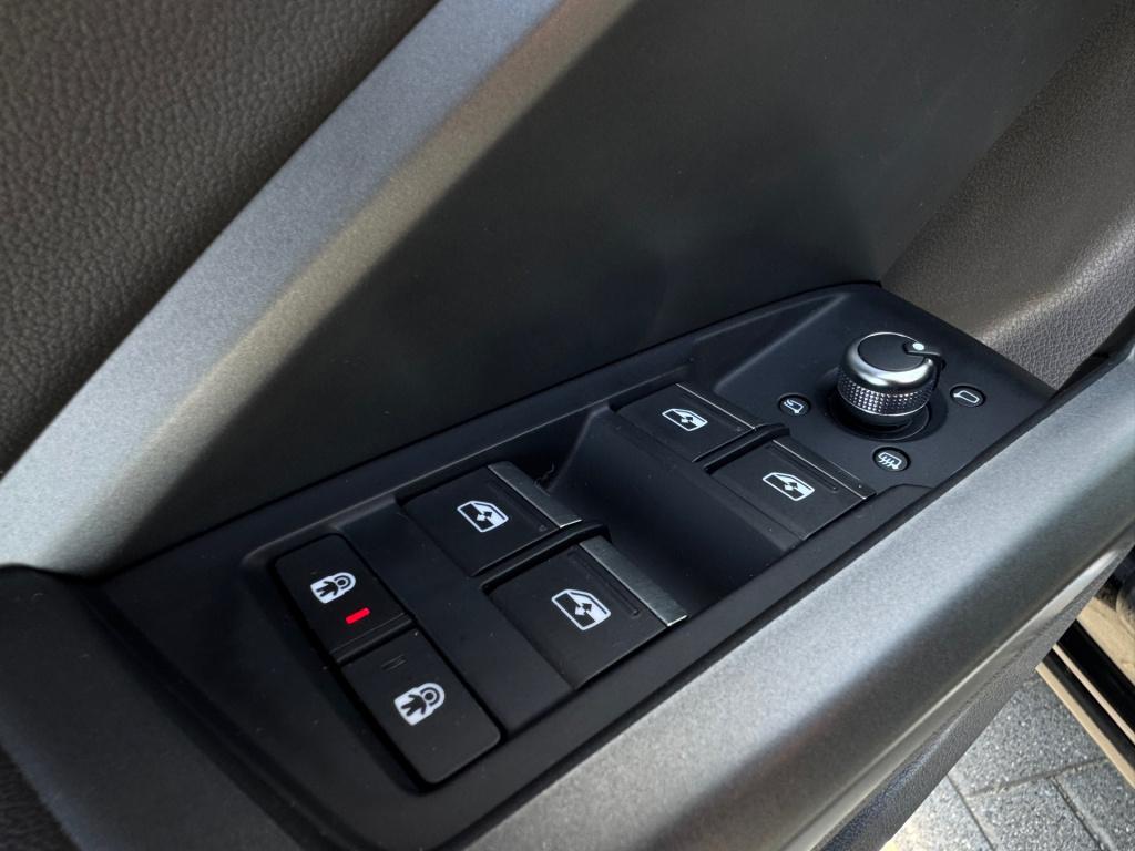 Audi Q3 35 tfsi 3x s line * matrix led * keyless * stoelverwarming