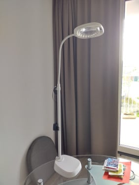 Leesloep met verlichting, op standaard