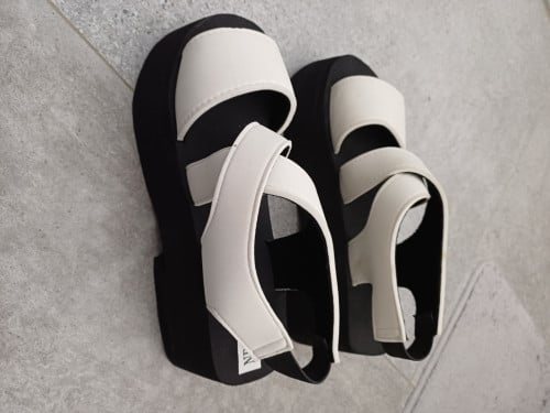 Nieuwe plateau sandalen