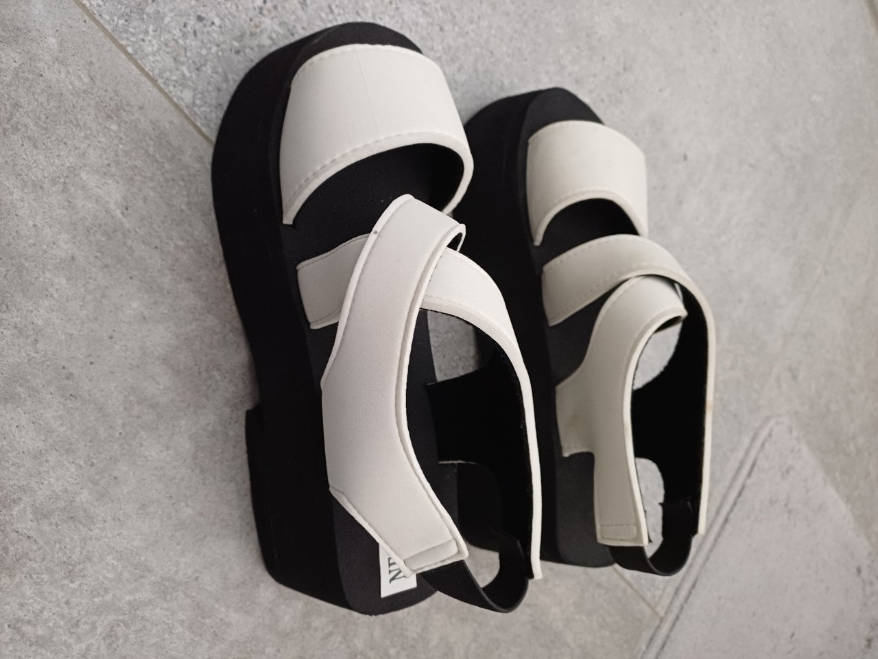 Nieuwe plateau sandalen