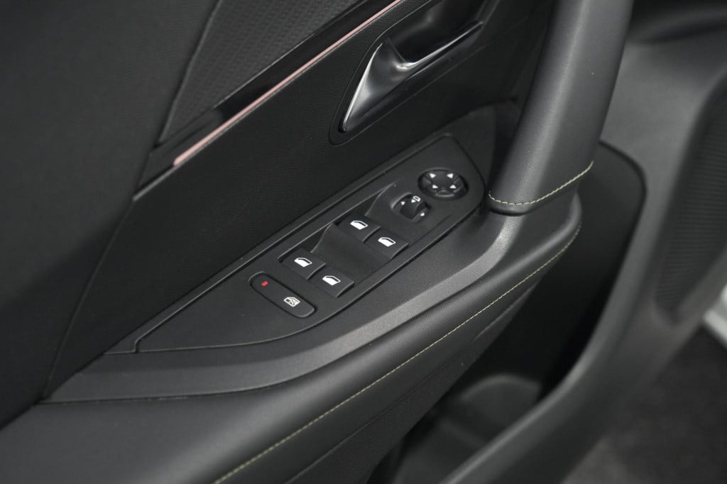 Peugeot E-2008 ev gt pack 50 kwh | schuif-/kanteldak | adaptieve cruise con
