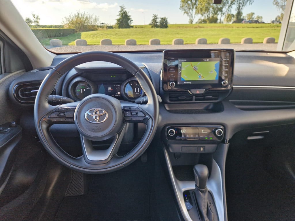 Toyota Yaris 1.5 hybrid first edition | automaat | adaptieve cruise control