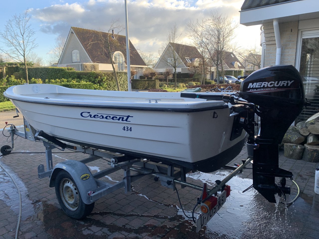 Mooie Crescent boot incl 15 PK Mercruiser 4 Takt