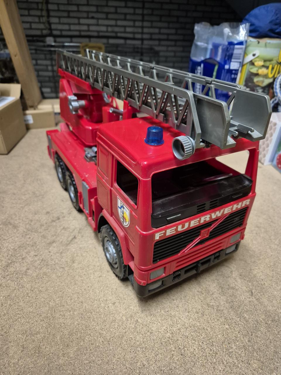 BRUDER  hijskraan en brandweerauto