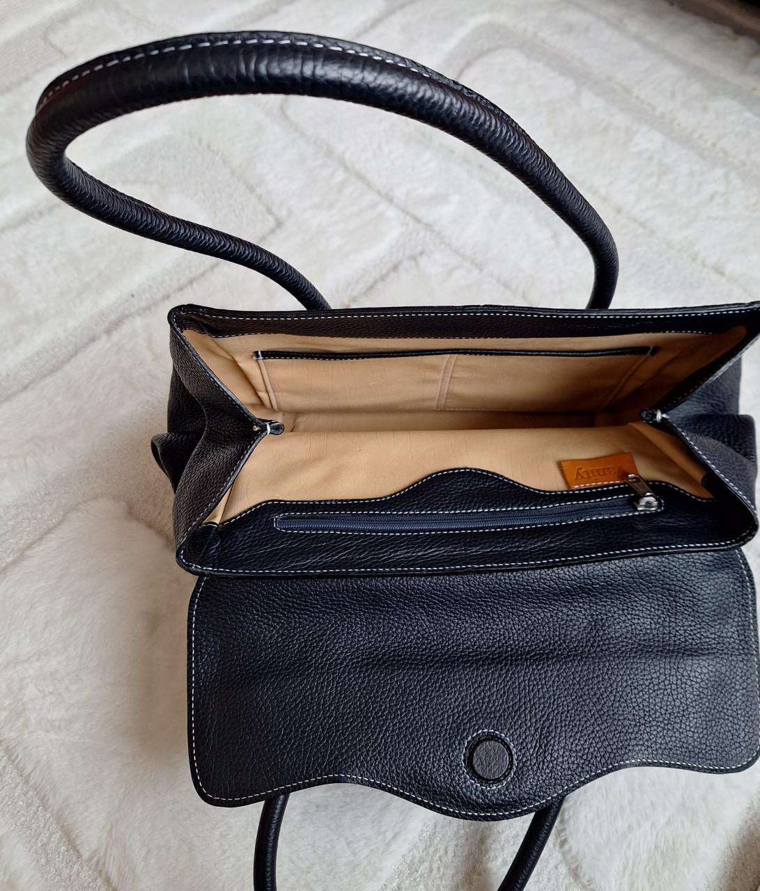 Prachtige donkerblauwe echt leren tas.  Merk Vanity