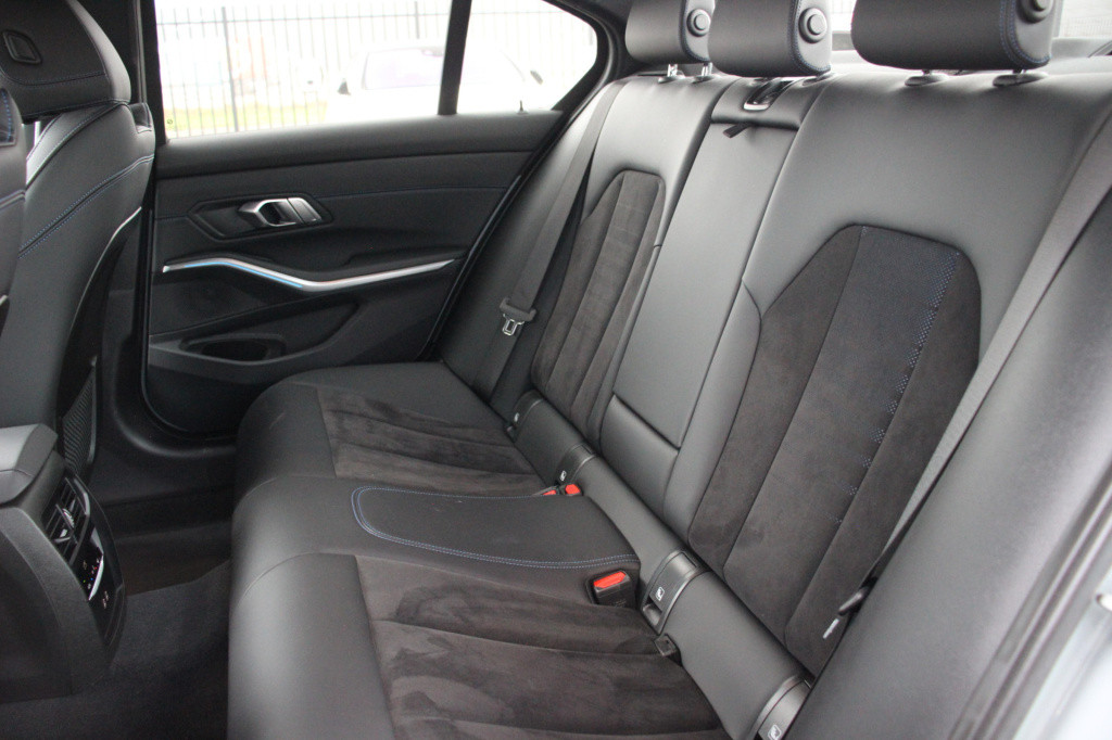 BMW 3-serie 320i m-sport | schuifdak | 20'' styling 795m | el trekhaak
